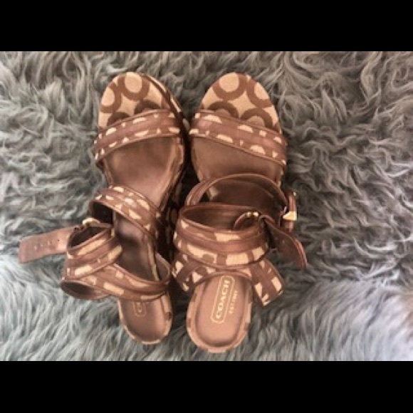 Coach maralee insignia wedge 7 wore twice - Picture 6 of 9